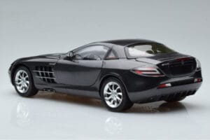 Mercedes SLR McLaren Schwarz CMC 1:18 M-045F Metall — Bild 7 von 10