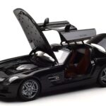 Mercedes SLS AMG Obsidian Schwarz Metallic Minichamps 1:18 - image 2 of 7