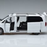 Mercedes V-Class W447 V260L Weiß Mercedes 1:18 QALCN89911149 Metall - image 5 of 8