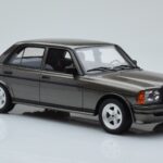 Mercedes W123 AMG 280 Grau Otto 1:18 - image 4 of 6