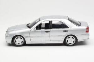 Mercedes C36 AMG W202 Silber UT Models 1:18 180035000 Metall — Bild 3 von 6