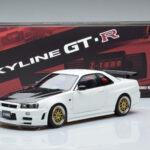 Nissan Skyline GT-R R34 Nismo Z-Tune Weiß MotorHelix 1:18 - image 11 of 11