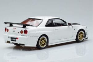 Nissan Skyline GT-R R34 Nismo Z-Tune Weiß MotorHelix 1:18 M83407 Metall — Bild 3 von 11