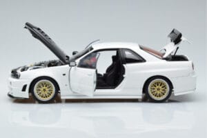 Nissan Skyline GT-R R34 Nismo Z-Tune Weiß MotorHelix 1:18 M83407 Metall — Bild 4 von 11