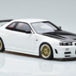 Nissan Skyline GT-R R34 Nismo Z-Tune Weiß MotorHelix 1:18 - image 6 of 11