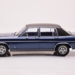 Opel Diplomat B Dunkelblau Metallic MCG 1:18 - image 3 of 6