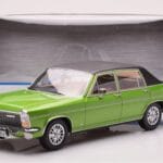 Opel Diplomat B Grün Metallic MCG 1:18 - image 6 of 6