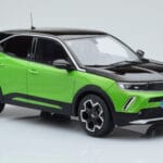 Opel Mokka-e GS Line Matcha Grün Otto 1:18 - image 3 of 5