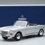 Peugeot 404 Cabriolet Silber Norev 1:18 - image 8 of 8