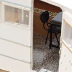 Peugeot 404 Mit Wohnwagen Henon Norev 1:18 184837 Metall - image 6 of 7