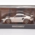 Porsche 911 991.2 GT2 RS Weiß Minichamps 1:43 - image 4 of 4