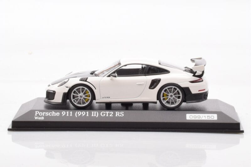 Porsche 911 991.2 GT2 RS Weiß Minichamps 1:43