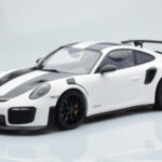 Porsche 911 GT2 RS 991.2 Weissach Package Weiß Schwarze Magnesiumfelgen Minichamps 1:18