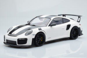 Porsche 911 GT2 RS 991.2 Weissach Package Weiß Schwarze Magnesiumfelgen Minichamps 1:18