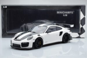 Porsche 911 GT2 RS 991.2 Weissach Package Weiß Schwarze Magnesiumfelgen Minichamps 1:18 153068309 Metall — Bild 6 von 6