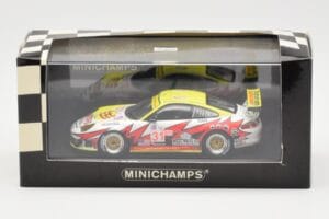 Porsche 911 997 GT3 RSR #31 J. Bergmeister / P. Long / L. Luhr 12 Hours of Sebring Class Winners 2005 Minichamps 1:43 4000564 — Bild 4 von 4