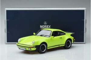 Porsche 911 930 Turbo 3.0 Hellgrün Norev 1:18 187666 Metall — Bild 7 von 7