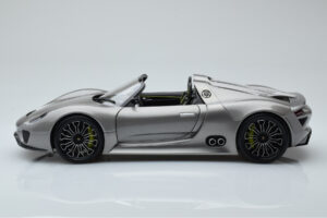 Porsche 918 Spyder Prototyp Grau Metallic Minichamps 1:18 110060030 Metall — Bild 4 von 7