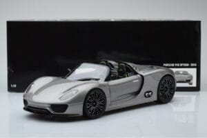 Porsche 918 Spyder Prototyp Grau Metallic Minichamps 1:18 110060030 Metall — Bild 7 von 7