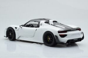 Porsche 918 Spyder Weissach Package Weiß Mit Schwarzen Rädern Minichamps 1:18 113062443 Metall — Bild 8 von 9