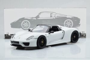 Porsche 918 Spyder Weissach Package Weiß Mit Schwarzen Rädern Minichamps 1:18 113062443 Metall — Bild 9 von 9