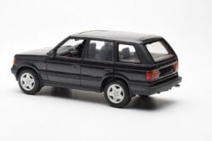 Range Rover P38 4.6 HSE Schwarz Metallic AUTOart 1:18 70017 Metall — Bild 5 von 9