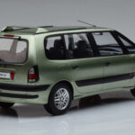 Renault Espace 3 Grün Otto 1:18 - image 2 of 6