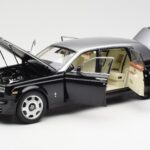 Rolls-Royce Phantom VII EWB Schwarz und Silber Kyosho 1:18 - image 2 of 8