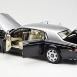 Rolls-Royce Phantom VII EWB Schwarz und Silber Kyosho 1:18 - image 5 of 8