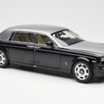 Rolls-Royce Phantom VII EWB Schwarz und Silber Kyosho 1:18 - image 6 of 8
