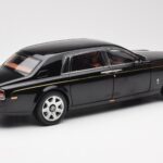Rolls-Royce Phantom VII EWB Diamond Schwarz Kyosho 1:18 - image 3 of 8