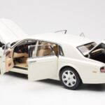 Rolls-Royce Phantom VII EWB English Weiss Kyosho 1:18 - image 5 of 8