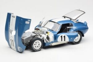Shelby Daytona Cobra Coupe #11 S. Thompson 24 Hours of Le Mans 1965 CMR 1:18 CMR114 Metall — Bild 2 von 8