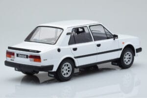 Skoda 130 L Weiß IXO 1:18 18CMC158 Metall — Bild 2 von 6