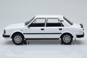 Skoda 130 L Weiß IXO 1:18 18CMC158 Metall — Bild 3 von 6