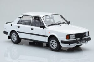 Skoda 130 L Weiß IXO 1:18 18CMC158 Metall — Bild 4 von 6