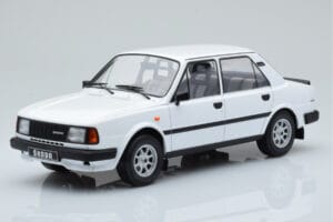 Skoda 130 L Weiß IXO 1:18