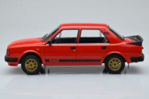 Skoda 130 LR Rot IXO 1:18 18CMC159 Metall — Bild 3 von 6