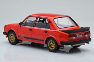 Skoda 130 LR Rot IXO 1:18 18CMC159 Metall — Bild 5 von 6