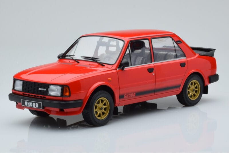 Skoda 130 LR Rot IXO 1:18