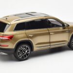 Skoda Kodiaq Gold FAW 1:18 - image 3 of 8