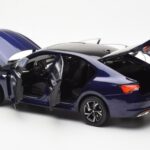 Skoda Octavia Pro Blau FAW 1:18 - image 5 of 8