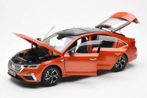 Skoda Octavia Pro Orange FAW 1:18 ZMR000006ORA Metall — Bild 2 von 8