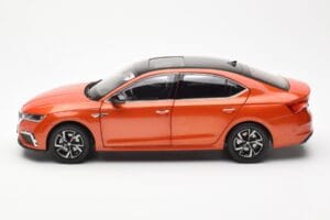 Skoda Octavia Pro Orange FAW 1:18 ZMR000006ORA Metall — Bild 4 von 8
