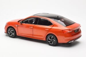 Skoda Octavia Pro Orange FAW 1:18 ZMR000006ORA Metall — Bild 7 von 8