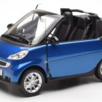 Smart Fortwo 451 Cabrio Blau & Schwarz Minichamps 1:18 - image 2 of 8