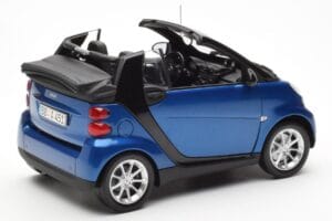 Smart Fortwo 451 Cabrio Blau & Schwarz Minichamps 1:18 150036330 Metall — Bild 3 von 8