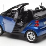 Smart Fortwo 451 Cabrio Blau & Schwarz Minichamps 1:18 - image 5 of 8
