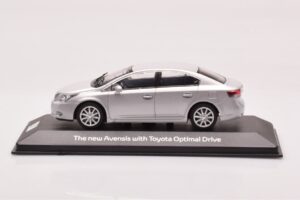 Toyota Avensis T270 Silber Minichamps 1:43