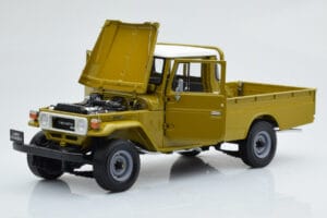 Toyota Land Cruiser 40 4x4 Pickup Oliv Kyosho 1:18 08958K Metall — Bild 2 von 8